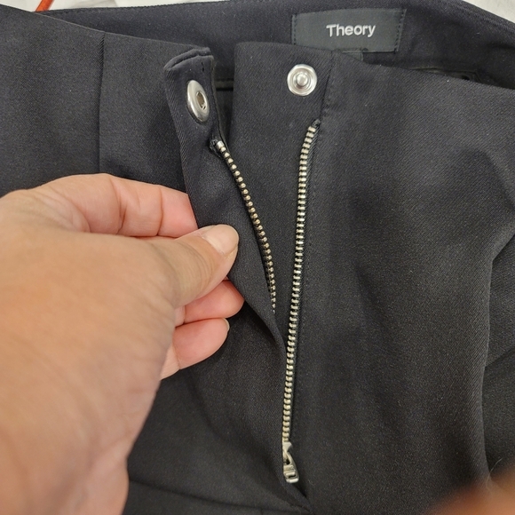 Theory Stretch Nylon Clean Cigarette Pant - Sz 4 - Picture 4 of 10